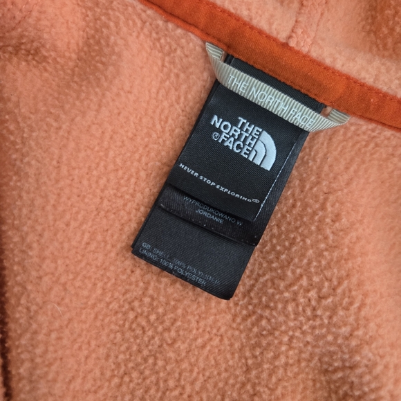 The North Face Crescent Sunshine Sweater. (D9) - Picture 9 of 12